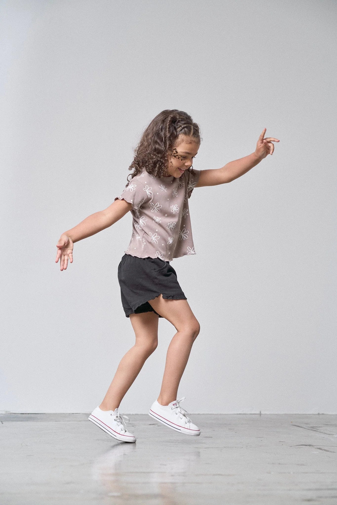 Floral Ribbed Lettuce Trim Tee - Mushroom
