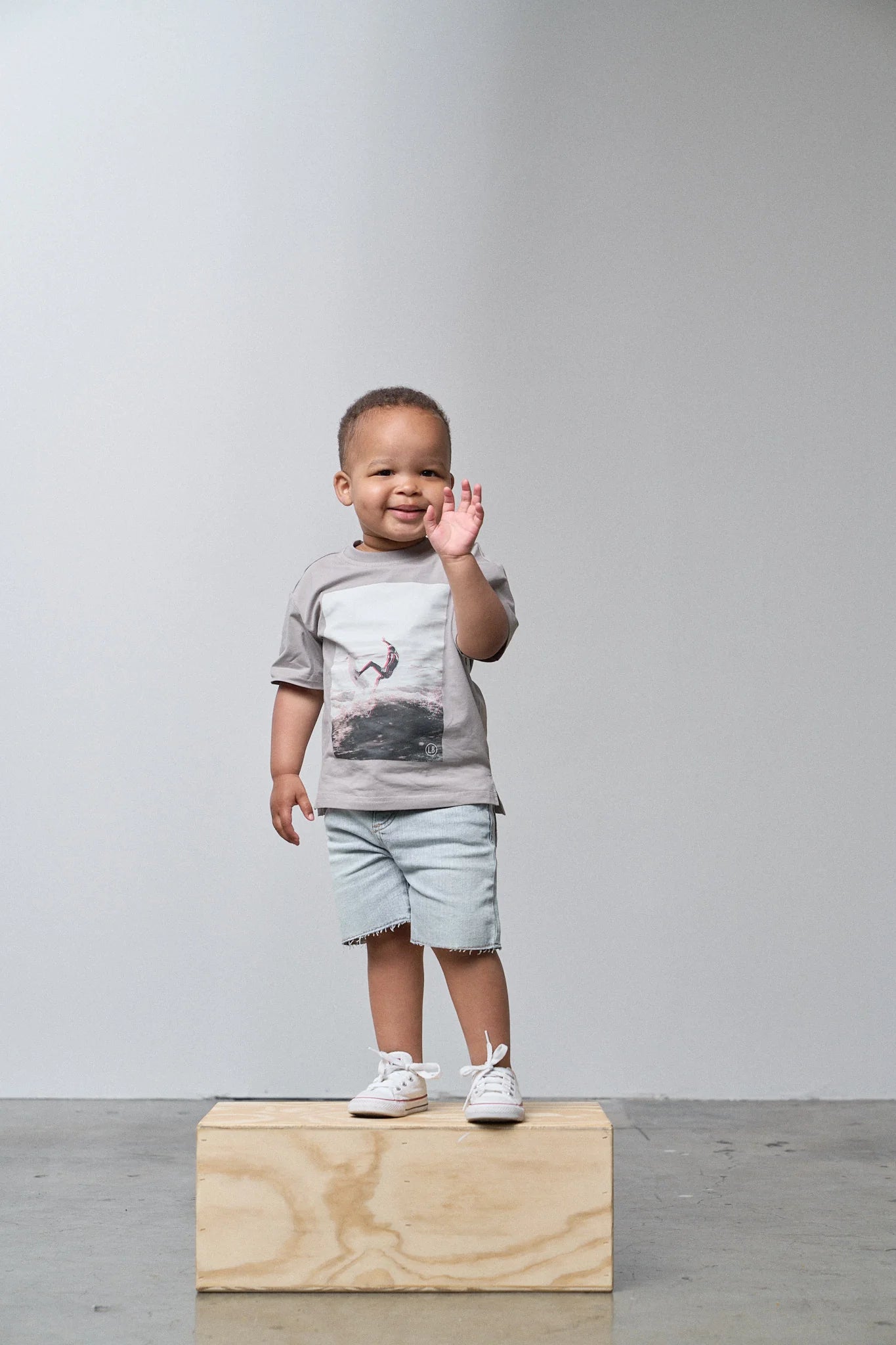 Catching Waves Tee - Charcoal